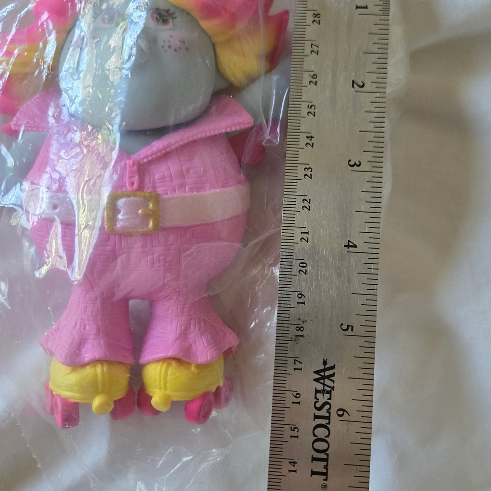 DreamWorks Trolls Band Together Bridget Roller Skating Figure Rainbow Hair 6in - Picture 2 of 3